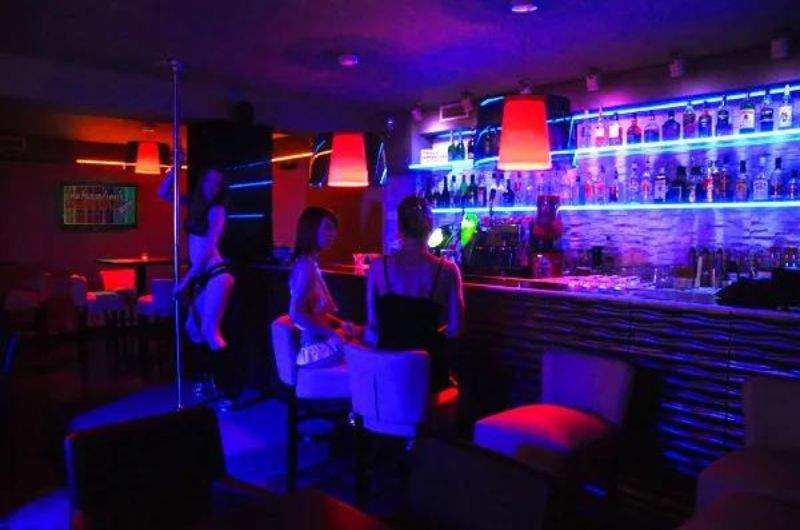 mambo cafe bar strip club budapest